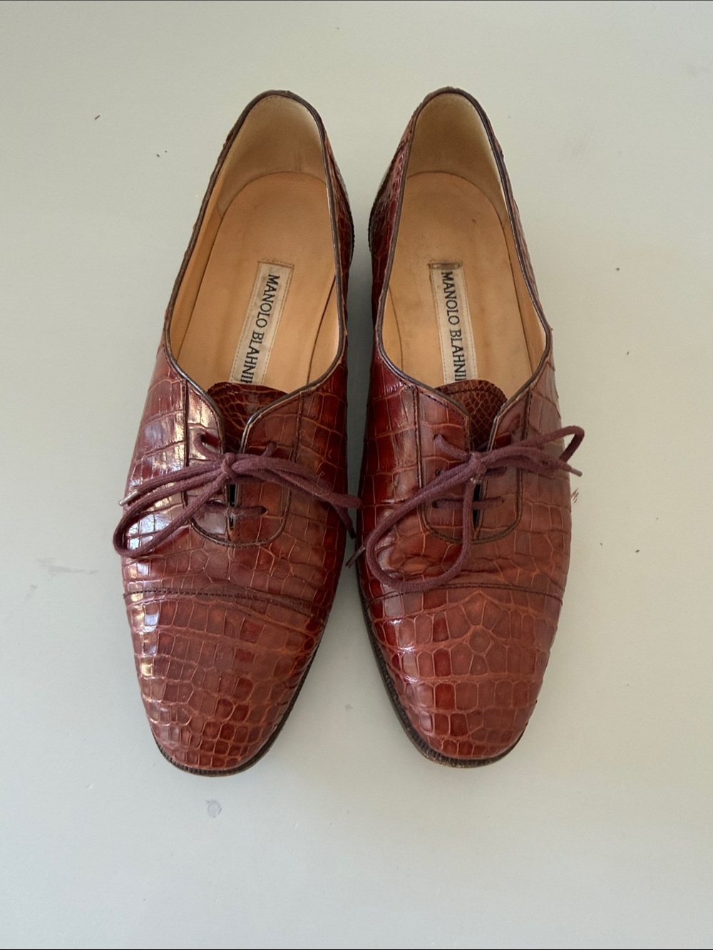Manolo Blahnik Brown Crocodile-Embossed Leather Lace-Up Oxfords